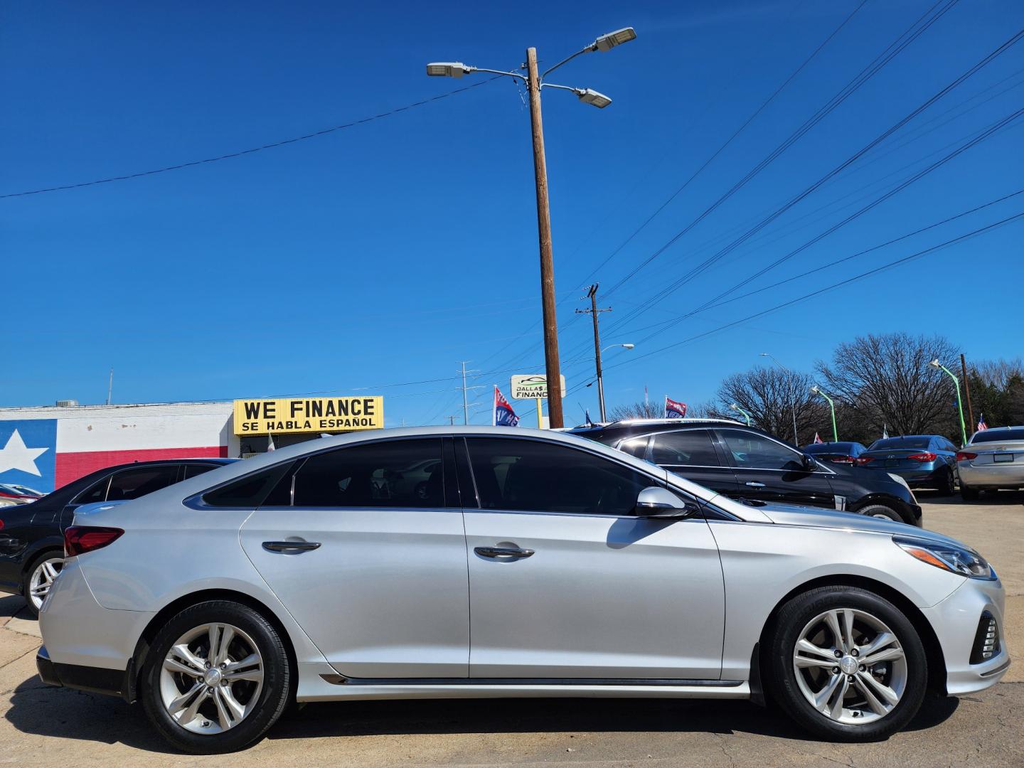 2018 Hyundai Sonata SPORT (5NPE34AF8JH) , AUTO transmission, located at 2660 S.Garland Avenue, Garland, TX, 75041, (469) 298-3118, 32.885551, -96.655602 - Welcome to DallasAutos4Less, one of the Premier BUY HERE PAY HERE Dealers in the North Dallas Area. We specialize in financing to people with NO CREDIT or BAD CREDIT. We need proof of income, proof of residence, and a ID. Come buy your new car from us today!! This is a Very clean 2018 HYUNDAI SON - Photo#2